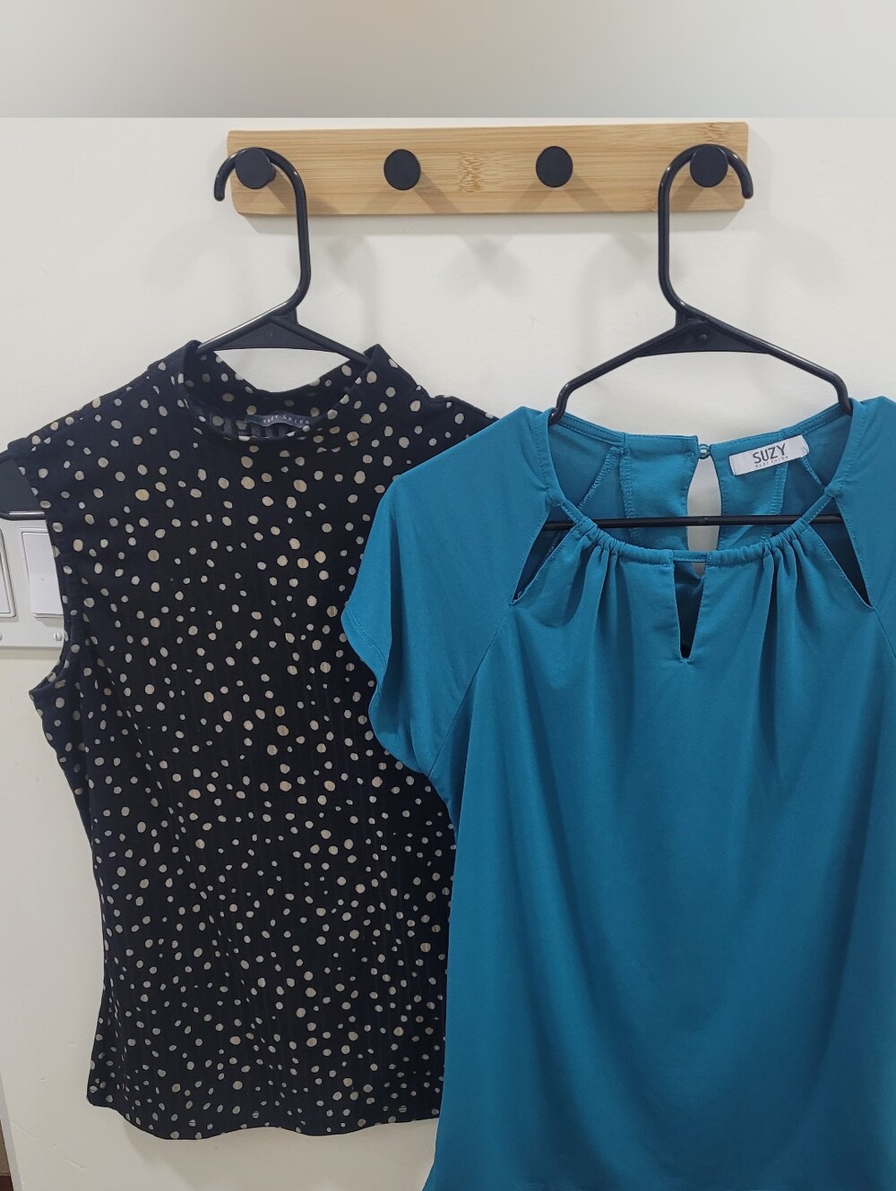 2pack- Suzy Shier Teal Short Sleeve Keyhole Blouse (with Black Polka Dot Shell)